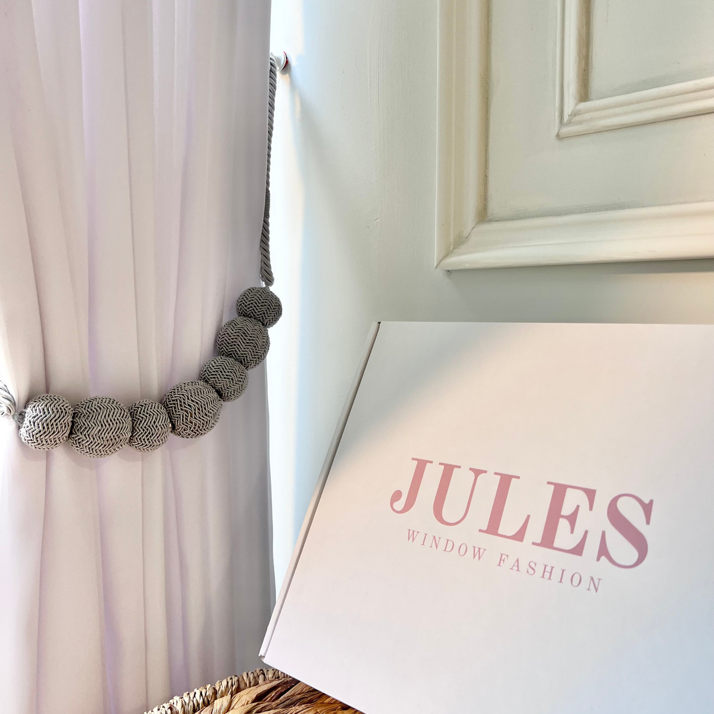 חגורה לוילון אפור כדורים