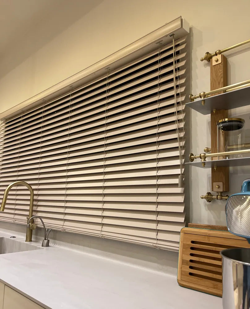 תריס ונציאני 100% עץ טבעי שלבים עבים 5 ס”מ