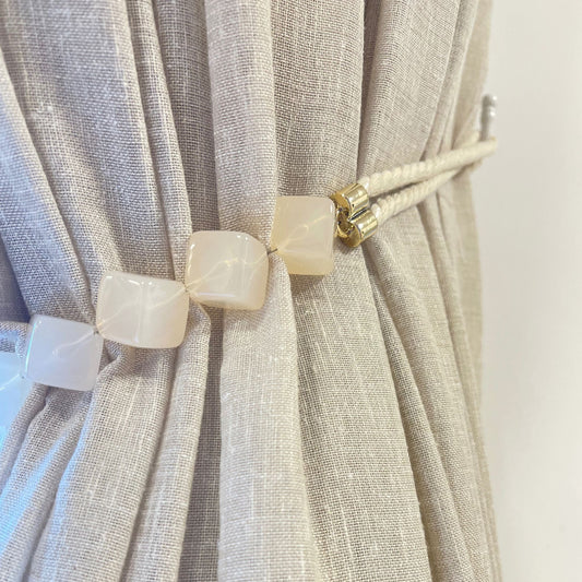 וילונות יוקרתיים – הנגיעה שמעצבת את הנשמה של הבית